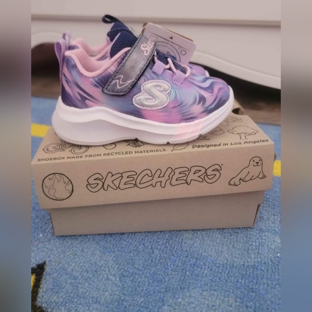 Skechers Girls Toddler Machine Washable Sneakers Size 5 NEW